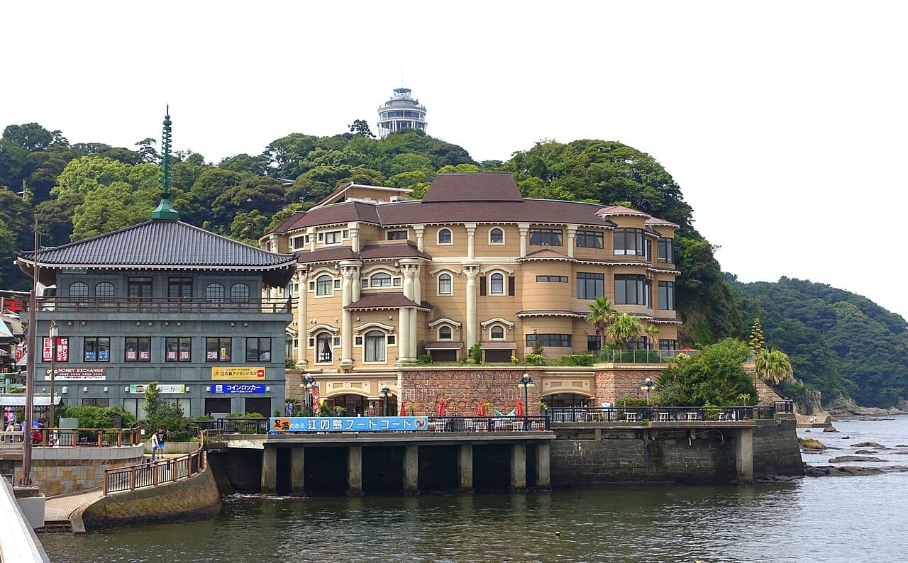 Enoshima Day Trip from Tokyo: Sea Candle, Caves, Shrine, Shirasu