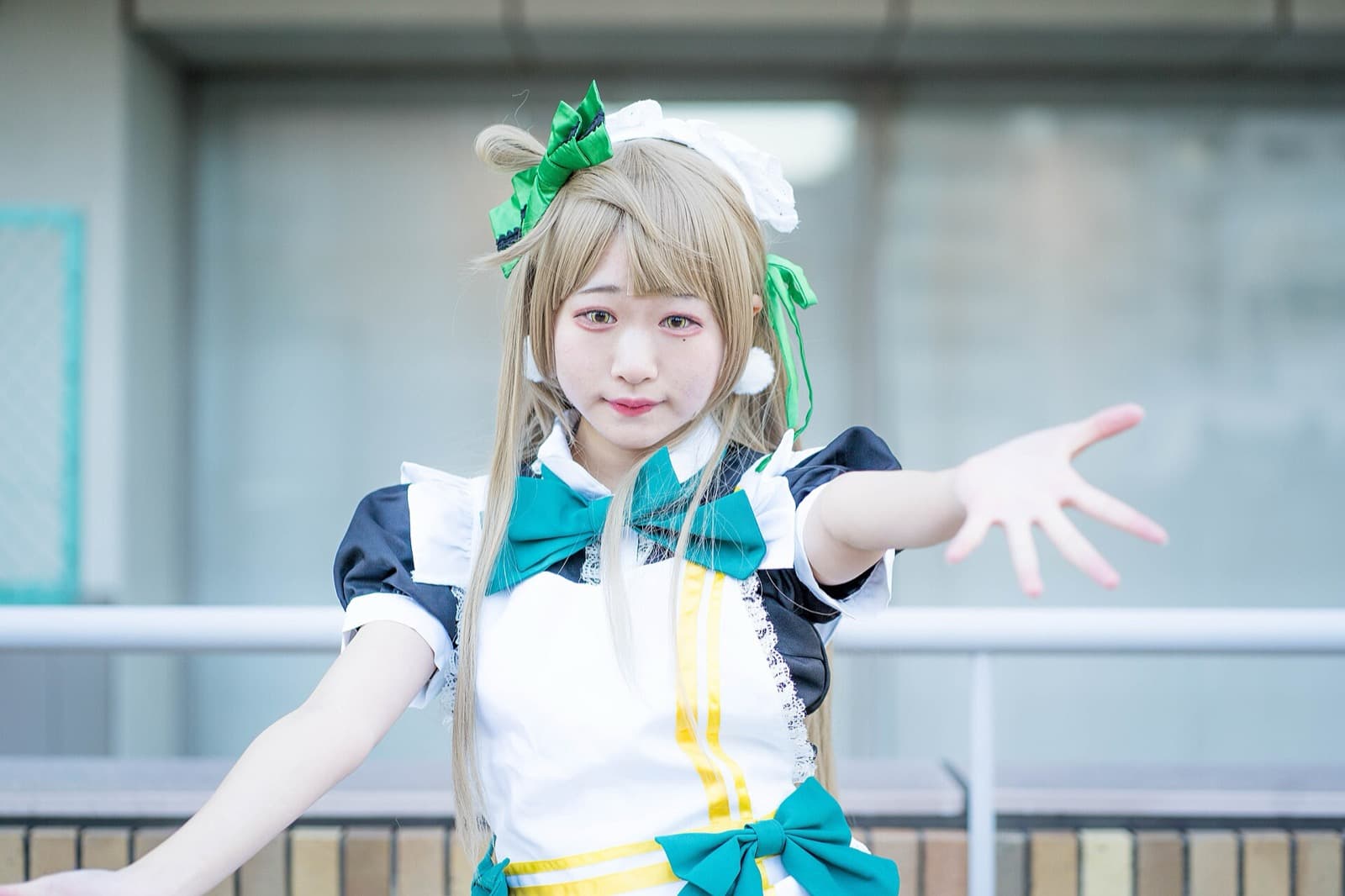 池袋ハロウィンコスプレフェスに参加したメイド服のコスプレイヤー
