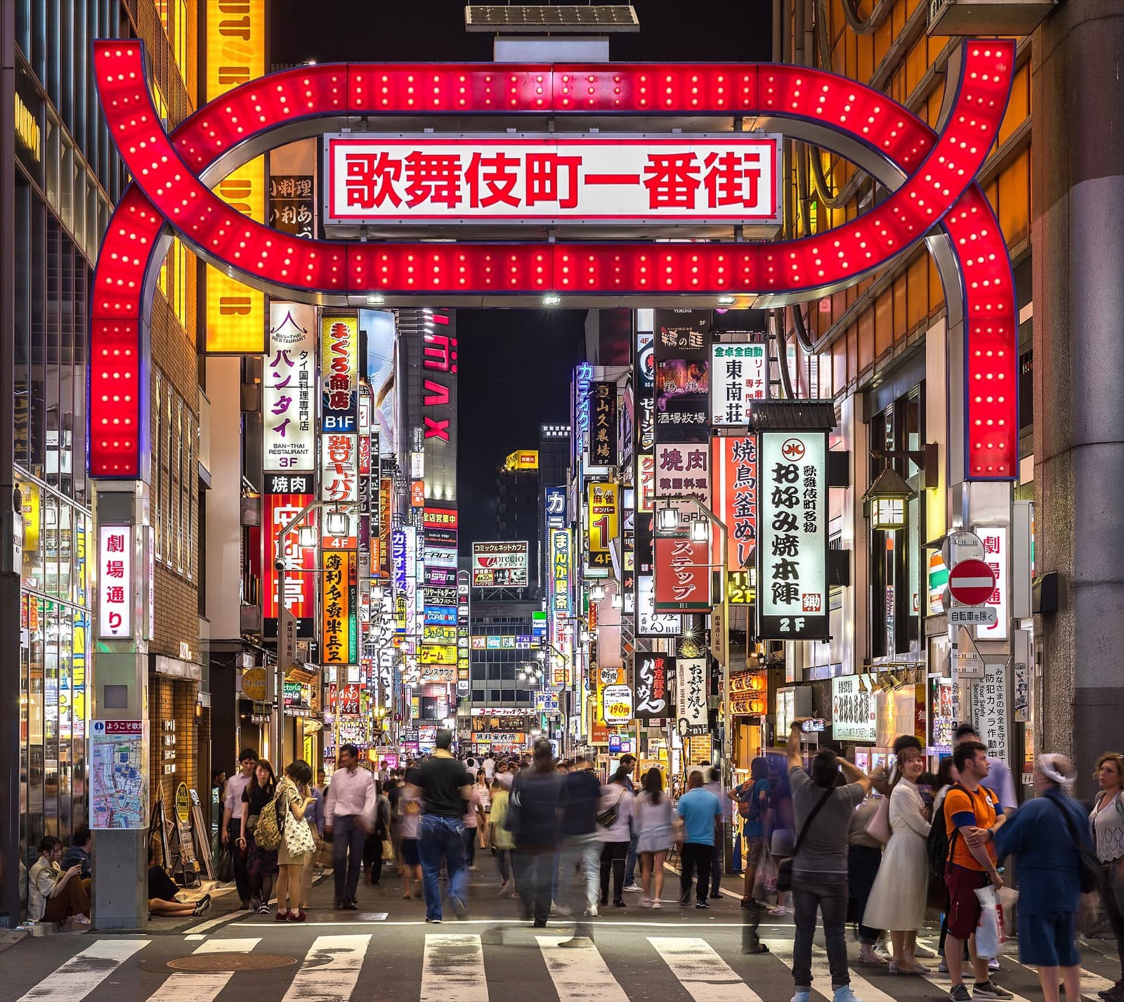 日本の観光客向け詐欺2026|歌舞伎町・六本木・渋谷・池袋のドリンク混入警告
