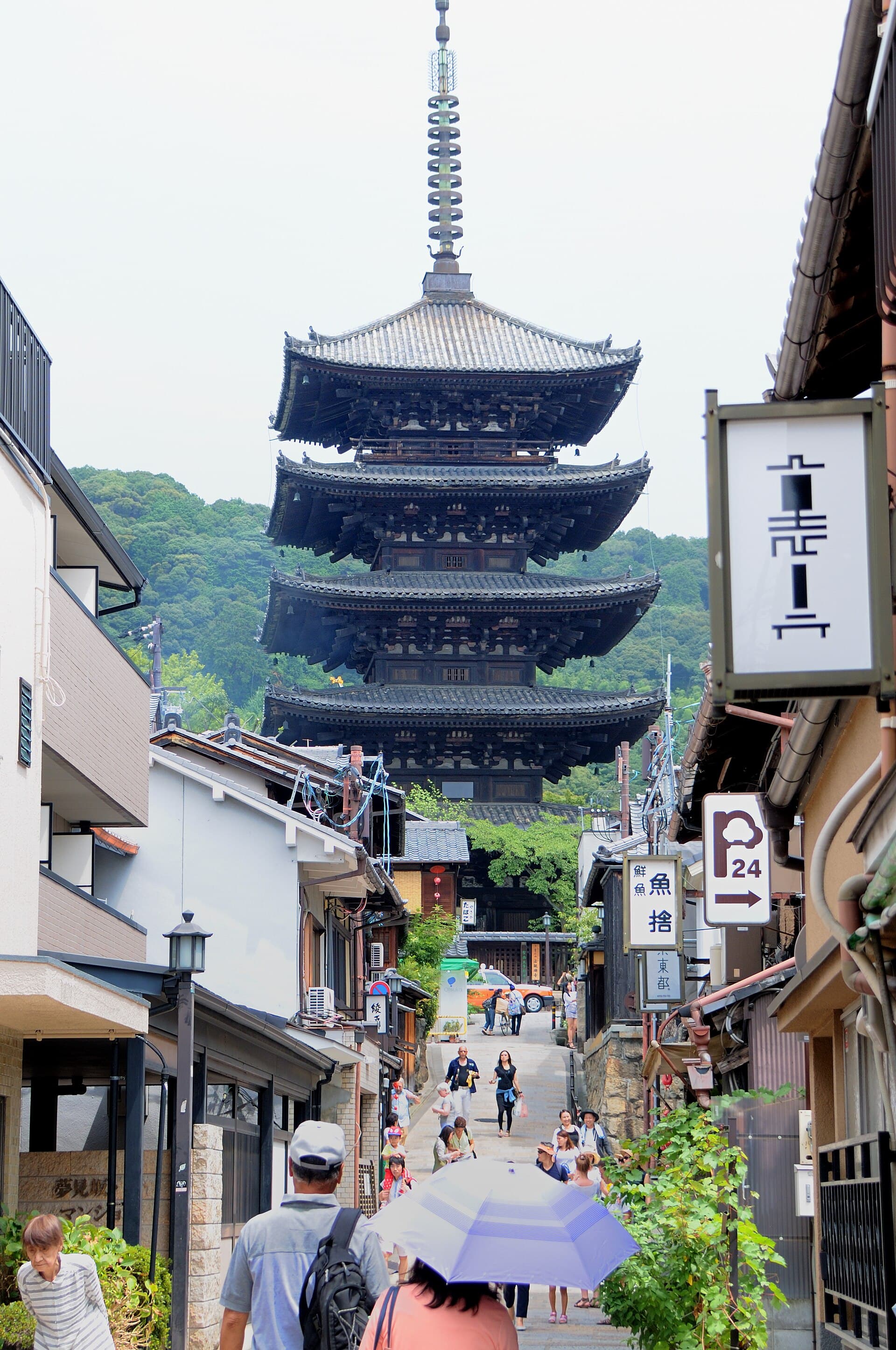 東山から八坂の塔——ブランチ時間ではなく開門で