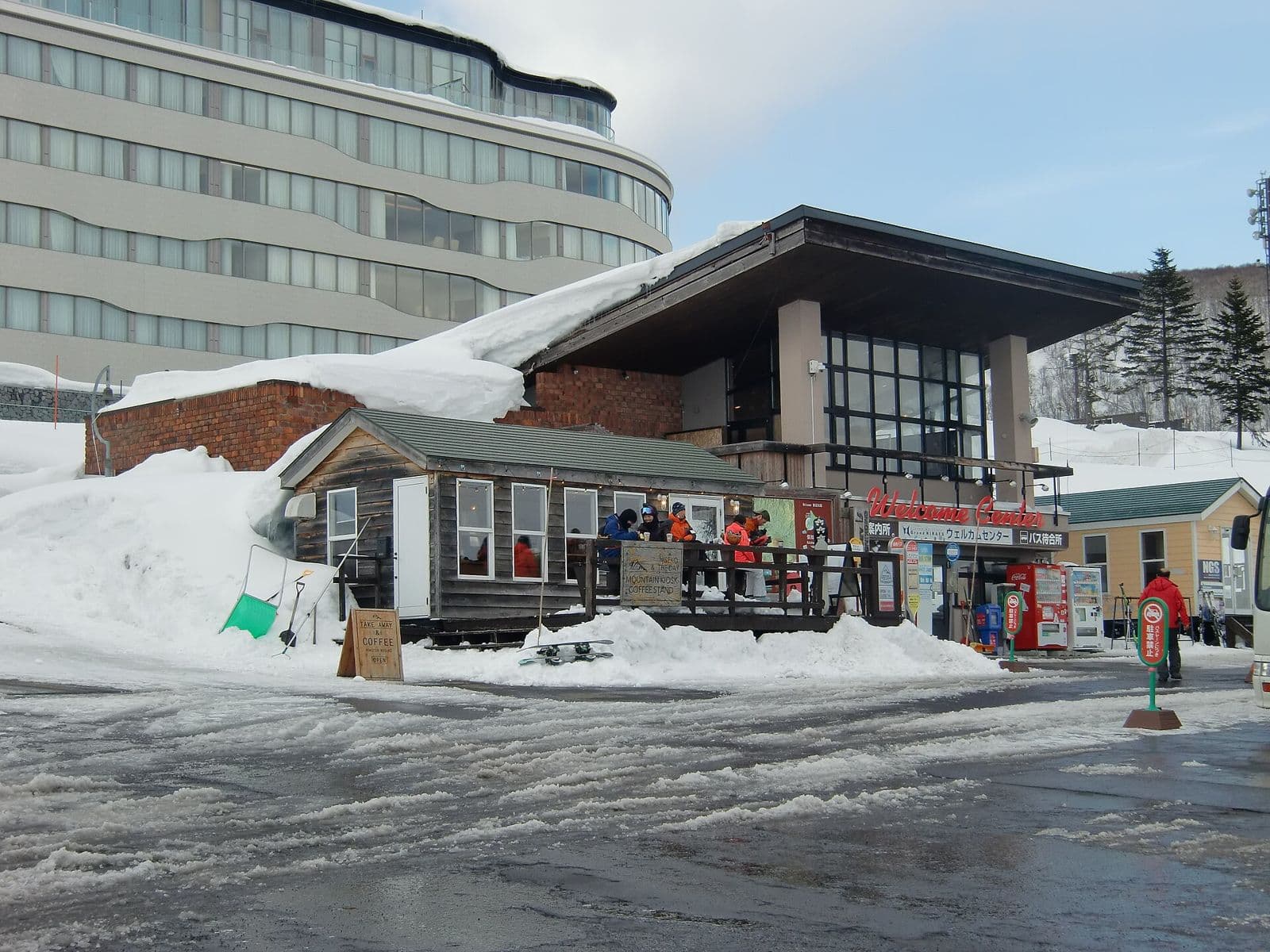 New Chitose Airport to Niseko: Bus, Train or Transfer