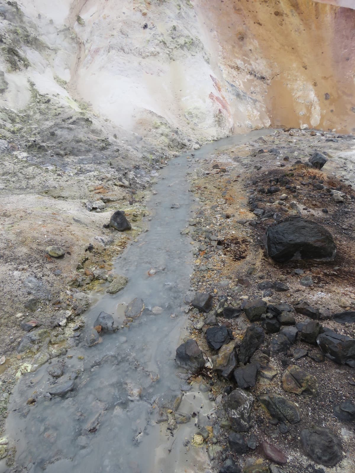 Jigokudani (Hell Valley), the steaming volcanic crater above Noboribetsu Onsen, Hokkaido