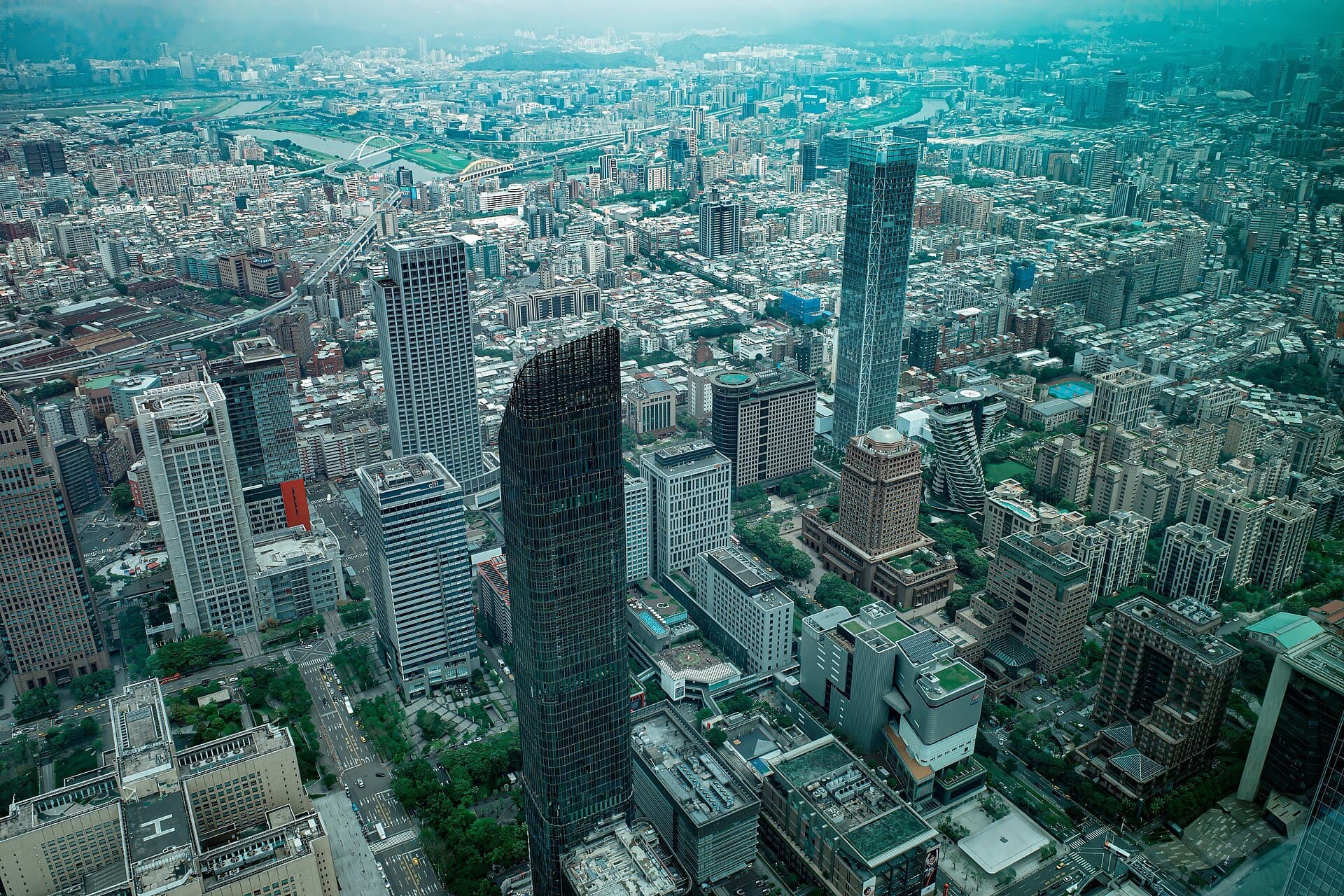 台北101から見た台北市街の高層ビル