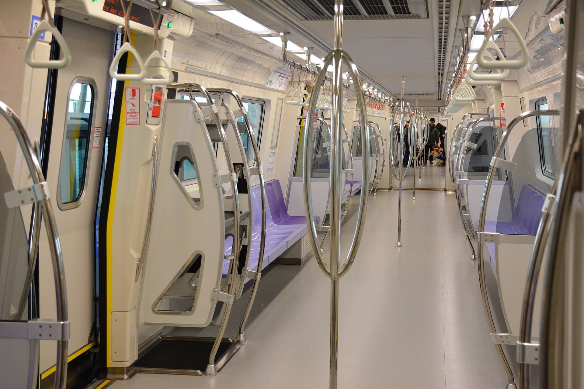 桃園空港MRTの普通車内