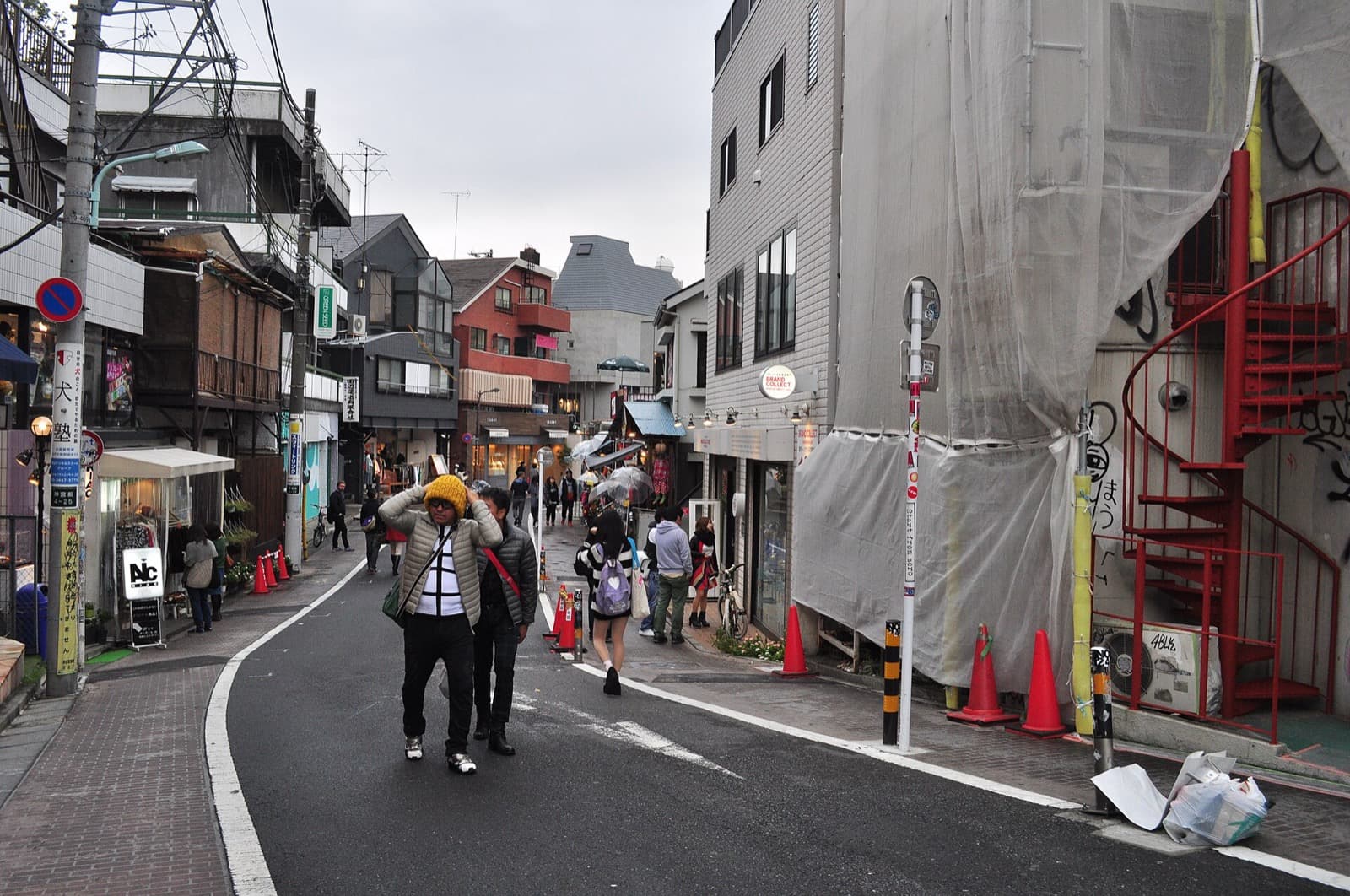 An alley off Cat Street into Jingumae 4-chome. Ura-Harajuku's shops are still scattered through streets like this