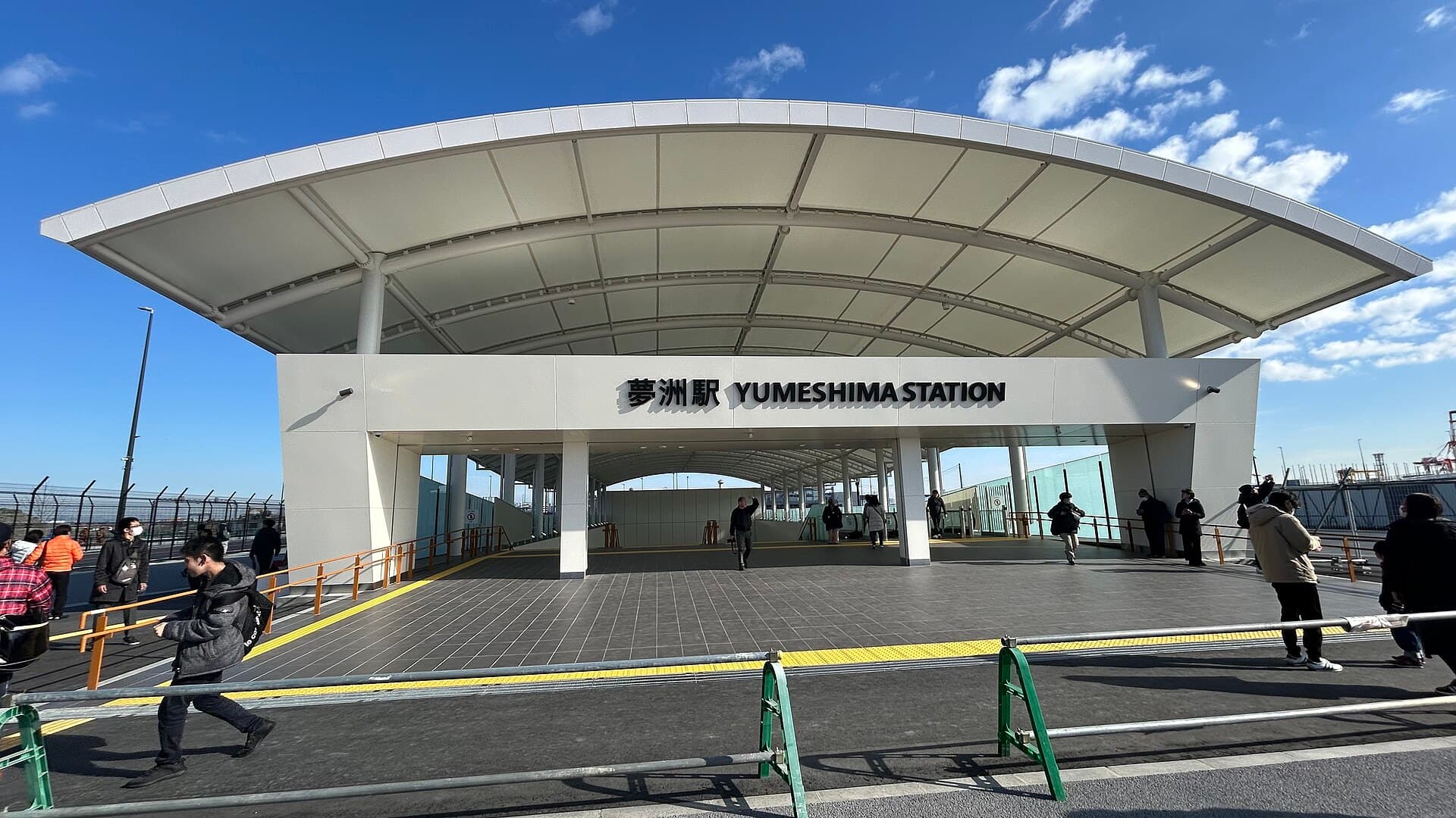 Yumeshima Station, Osaka Metro Chuo Line, on opening day in January 2025